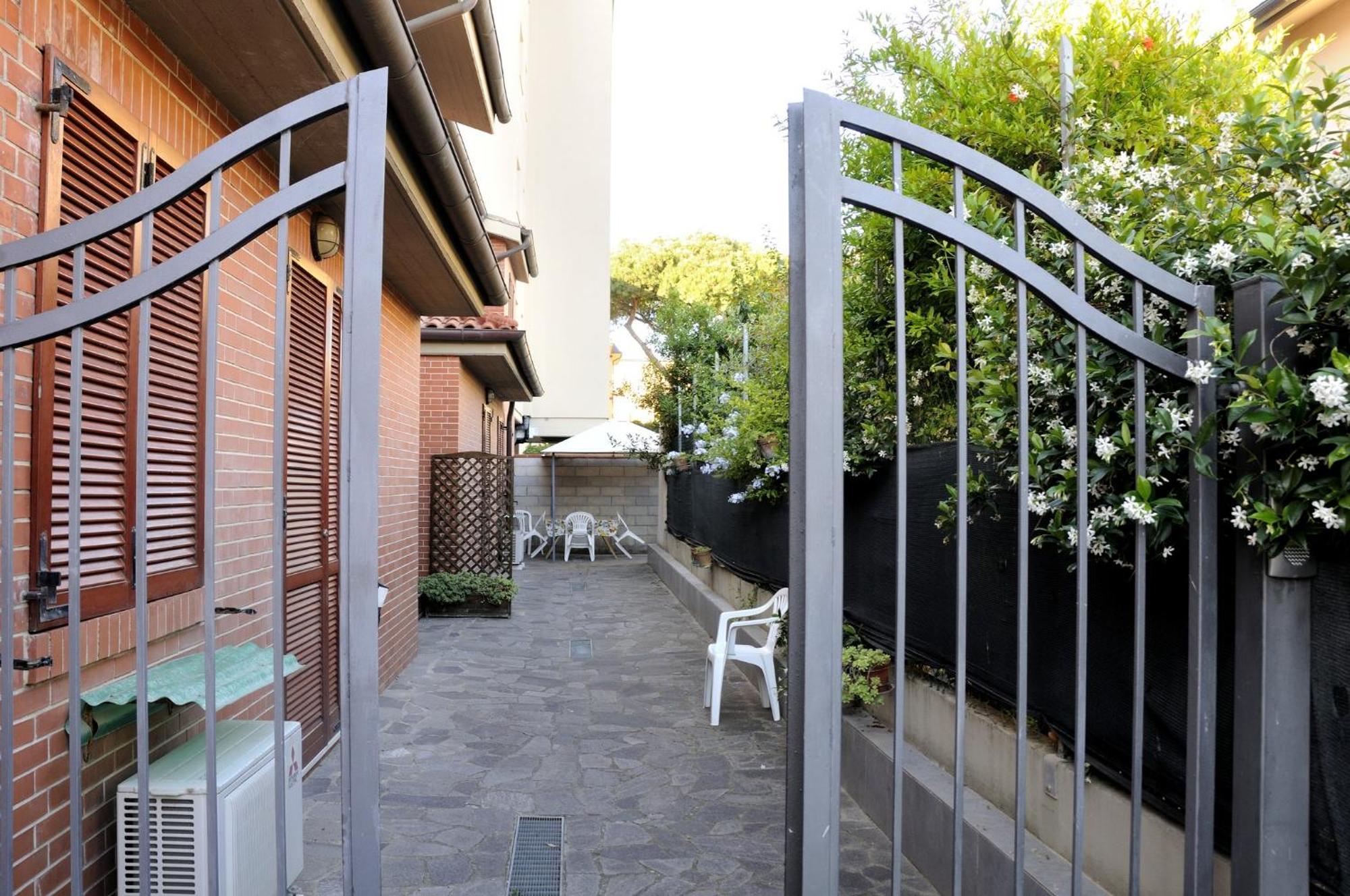 I Portici Appartamenti Marina di Grosseto Exterior photo